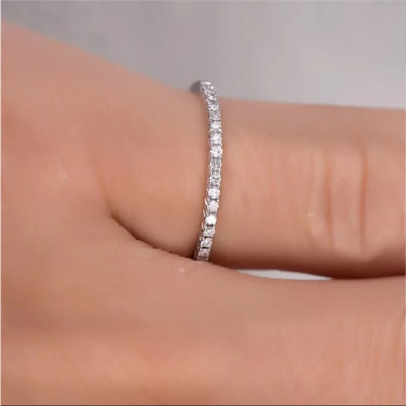 New Women’s 925 Silver Round cut Diamond Band Ring - Picture 2 of 3